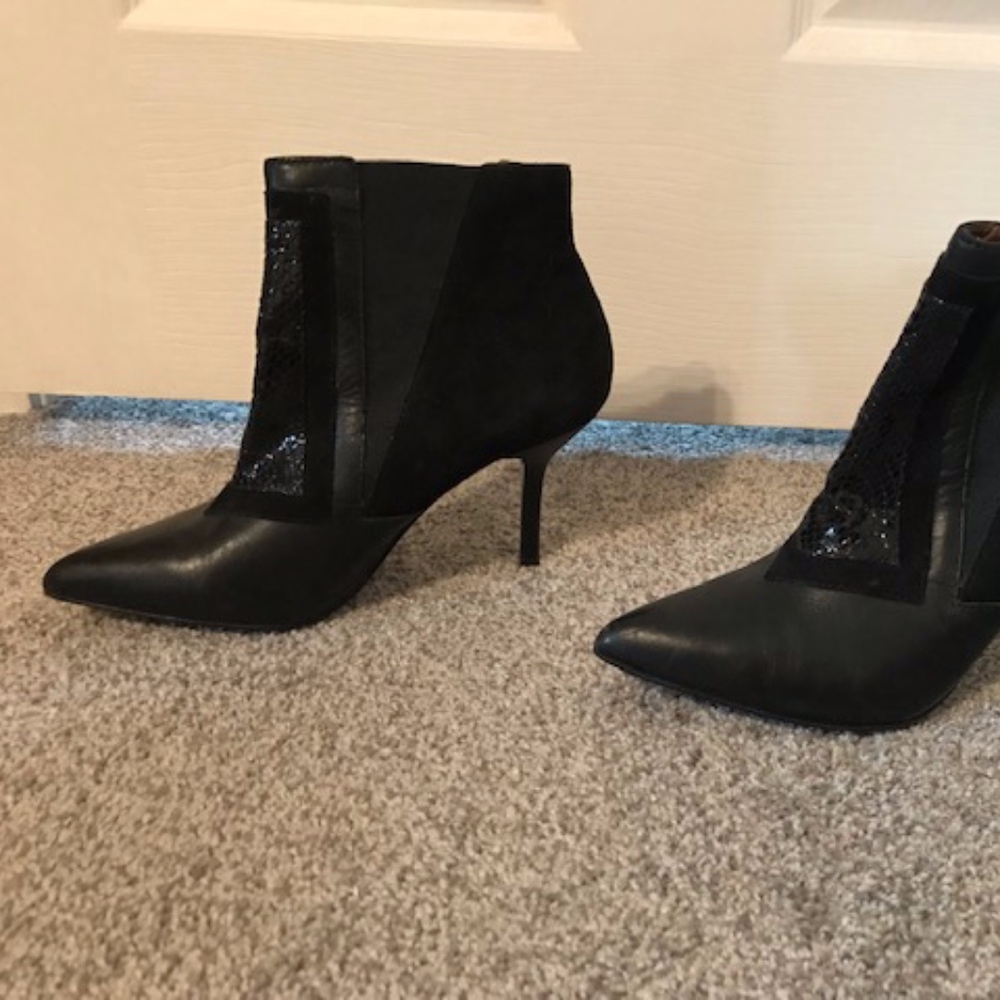 Donald Pliner Pointed toe shoes size 5.5